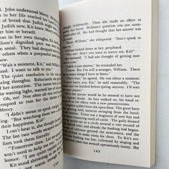 The Witch of Blackbird Pond Newbery Award Winner Paperback Book Fiction Chapter - Picture 5 of 11